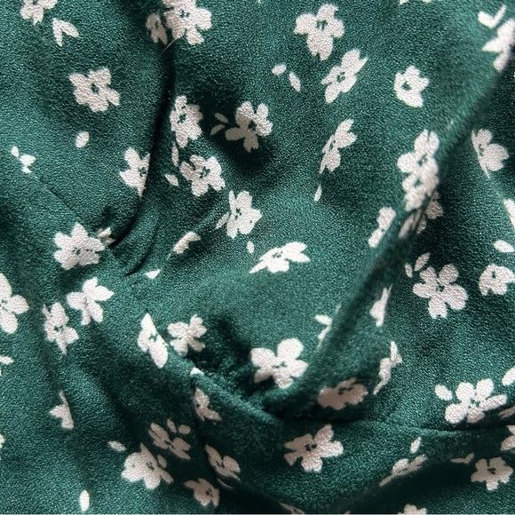 Reformation Nell Top in Green Ditsy Floral - Picture 4 of 8